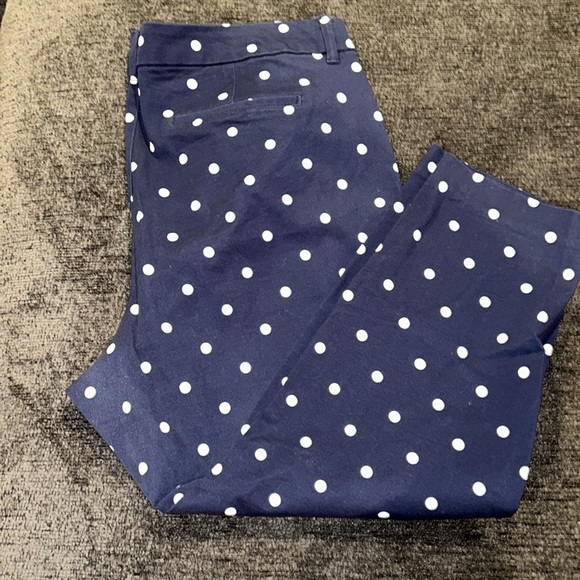 Old Navy Pixie Pants - Picture 3 of 5